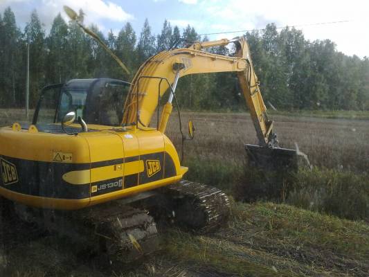 JCB JS130
Ojien perkausta syksy -10.
Avainsanat: JCB