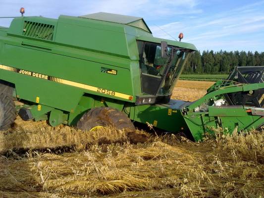 John Deer 2058
näin käy välillä vaikka oliskin kuiva kesä
Avainsanat: John Deer