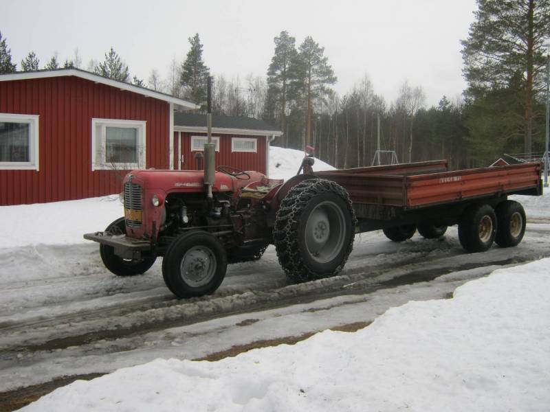 Massey-ferguson 35x
Puun ajossa...
