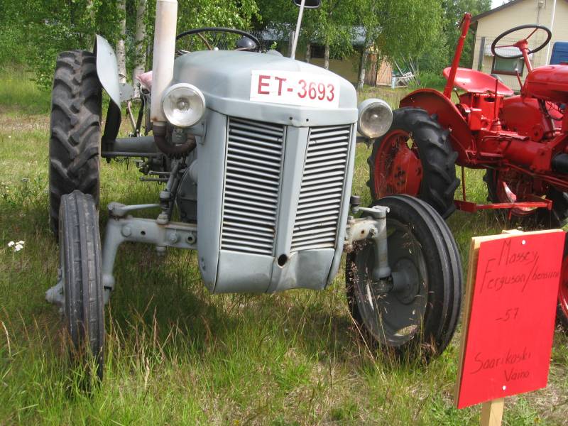 Massey-ferguson
Oijärven traktorinäyttelystä
