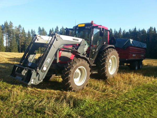 Valtra A93 ja Tuhti WS 80
Valtra ja vajaa kuorma rahakauraa :)
Avainsanat: Valtra A93 Tuhti WS 80 Kaura Vilja Puinti 2014