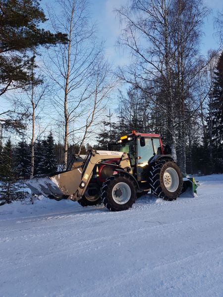 Valtra A93 & AT-231
Lumileikkejä
Avainsanat: Valtra Lumi A93 2017 AT 231