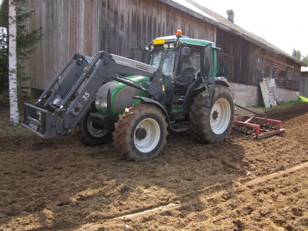 Äestelyä 2013
Valtra A95  & Kronos 70
Avainsanat: valtra a95 2013 äes