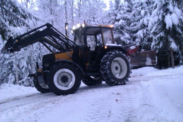 Viime talvena auraamassa
Valmet 455 ja VM250

