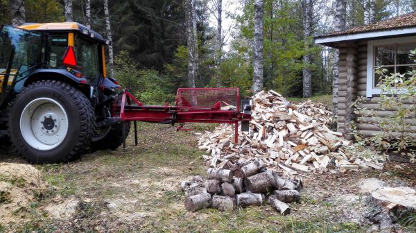 Valtra a93h & Näätä-scaan
Polttomuuntekoa 
