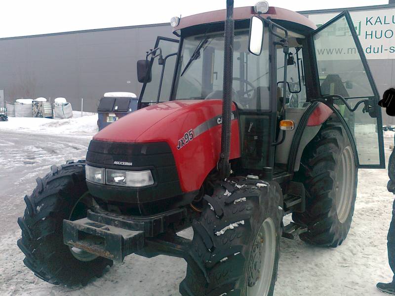 Case IH JX 95 Maxxima
Käytiin tollasta ihmetelemässä ja koeajamassa. Eipä ollu omasta mielestä kovin hyvä
