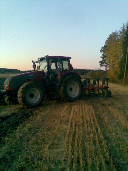 valtra t130 ja kverneland
kynnöt 09
Avainsanat: valtra t130