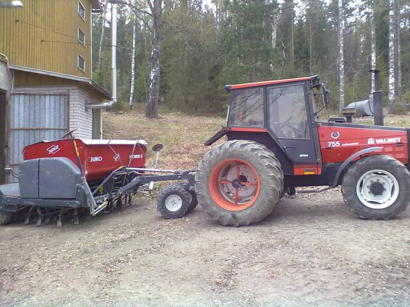 valmetti ja juko
2011 kylvöt 
Avainsanat: valmet juko