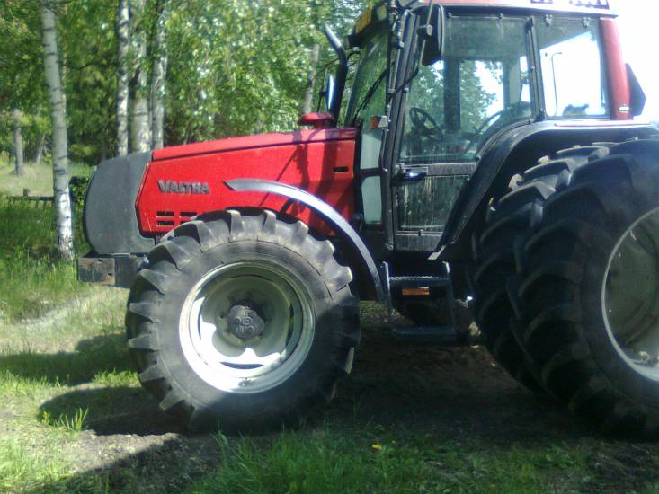 valtra 6800 mezzo levolla
siinä se lepää.
Avainsanat: valtra 6800 mezzo