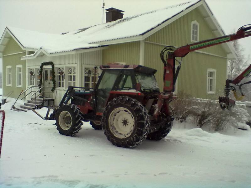 fiudella pihassa. piti hakee joulu kuusi mutta pitihän nyt valinnan varaa olla tuotii neljä kuusta:)
kahvilla. 
Avainsanat: fiatagri