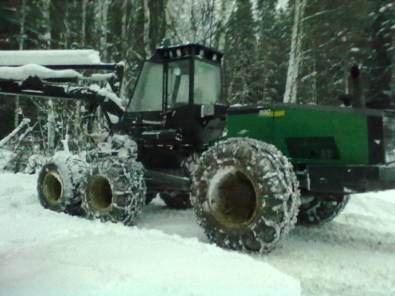 Timberjack 990
timperi piti saaha käyntii että naapurin isäntä saisi mennä savotalle. ja anteeksi kuvanlaatu oli liian hämärää
Avainsanat: Timberjack 990