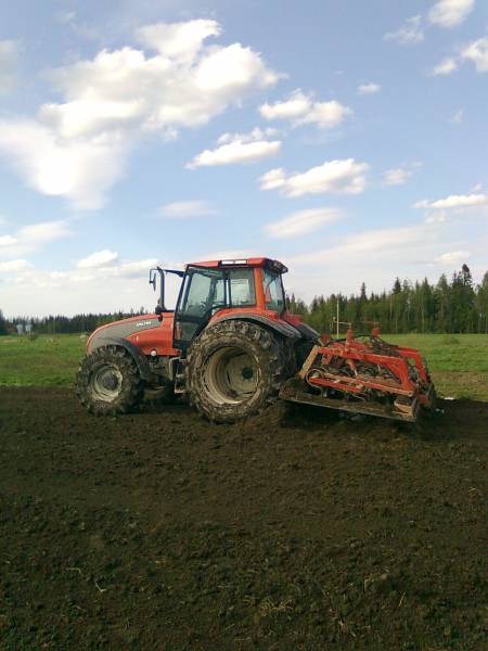 valtra ja äes
olinpa alkukesästä äestelemässä
