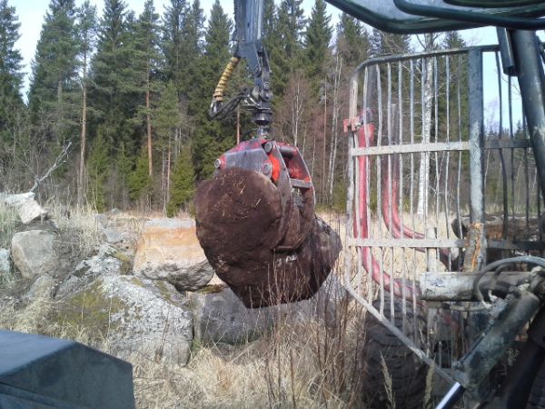 Hakki 4170
Piti noukkia pikkukivet pois pellolta. 
Avainsanat: hakki