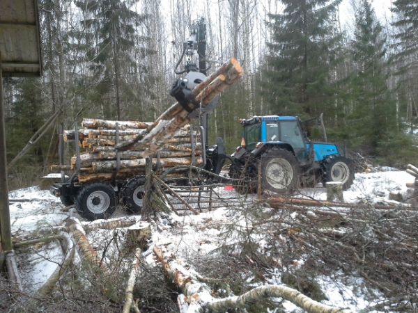 Valtra 6400+Palms 840+15D
Ensimmäinen kuorma uudella kärryllä
Avainsanat: palms valtra