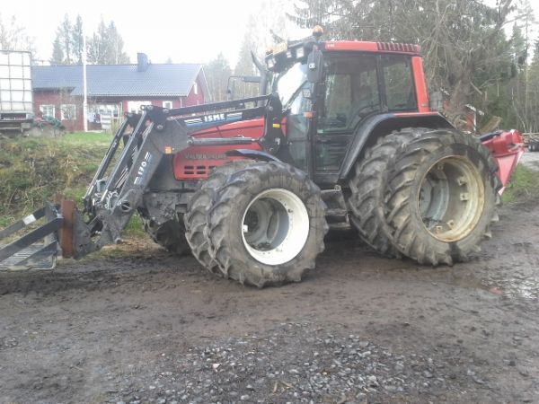 Valtra 6850
Valtra odottelee kylvöille pääsyä
Avainsanat: valtra isme