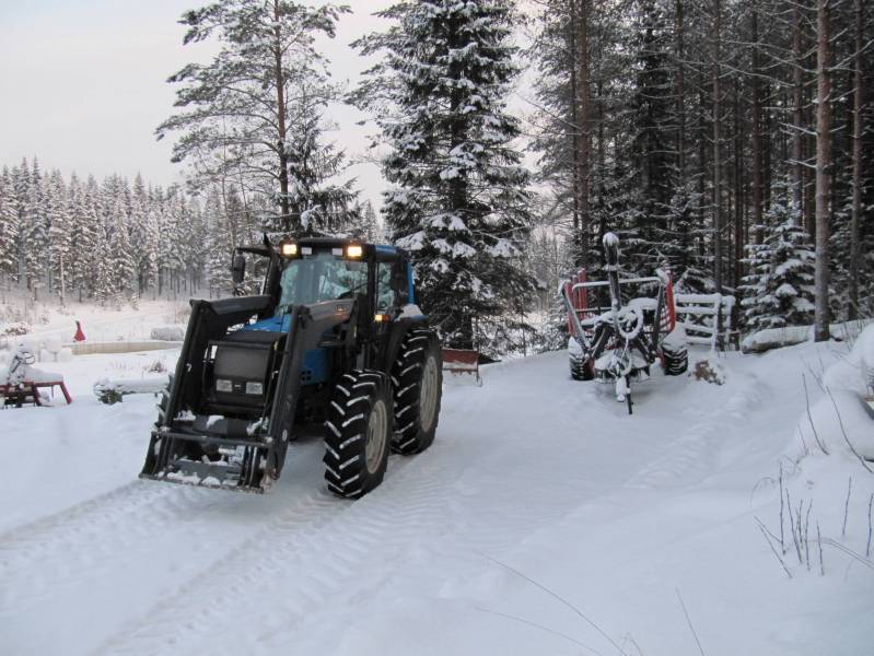 Valtra 6550 ja nokka
yhistelmä mehtään
Avainsanat: valtra 6550 nokka