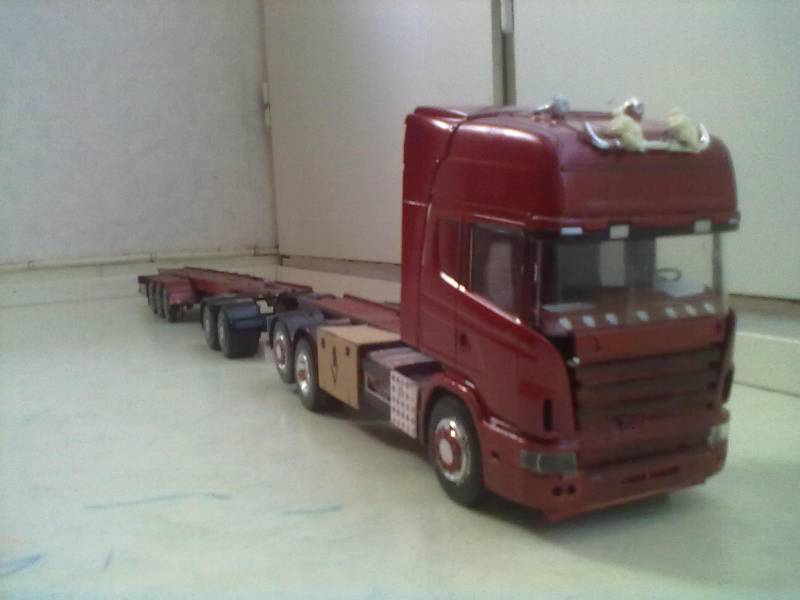 Scania 144 R500
Siin ois sitte yhdistetty 144 maski, puskuri ja R500 hytti
Avainsanat: scania