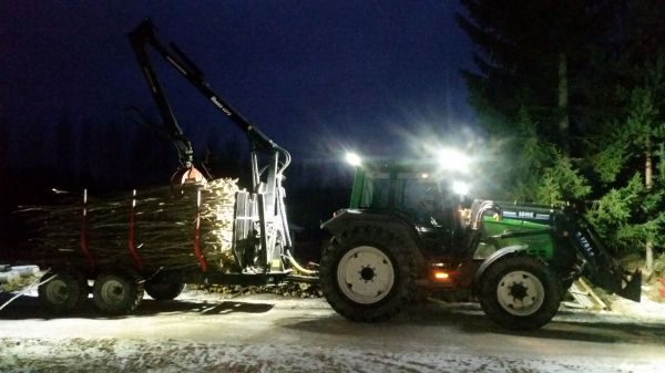 Valtra 6350 ja Nokat
Tollanen tuli taloon peuran lisäks!
Avainsanat: Valtra