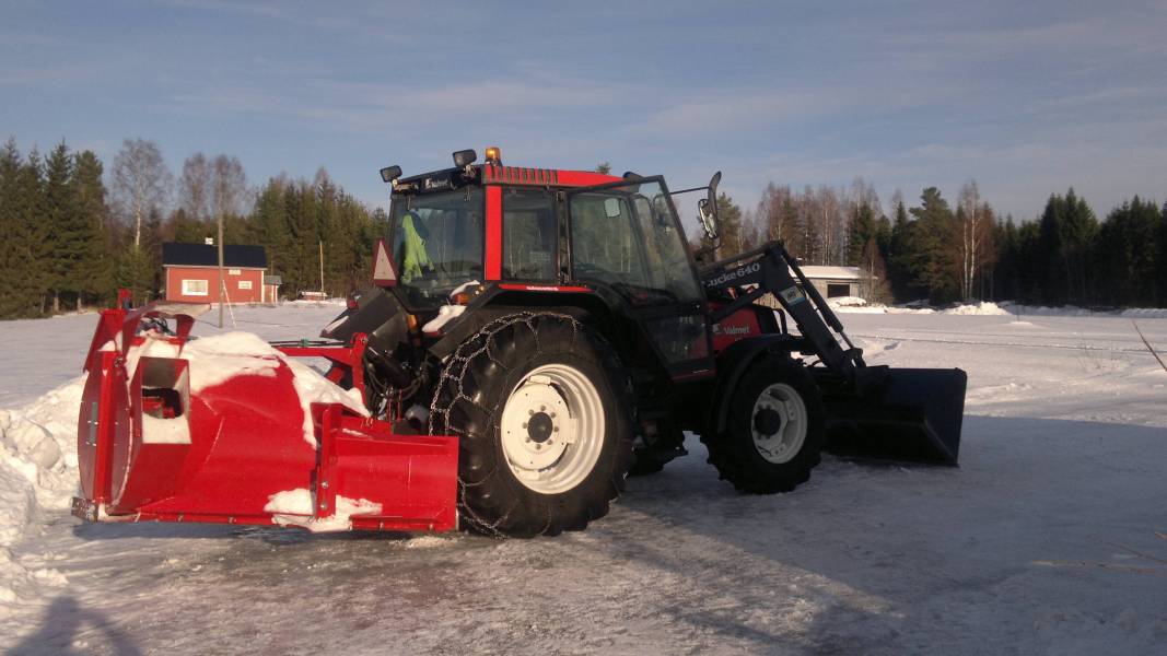 Vallu 6300 Huki 265
Linkouslenkkiä lähössä jatkamaan. 
Avainsanat: Valmet Valtra 6300 Huki