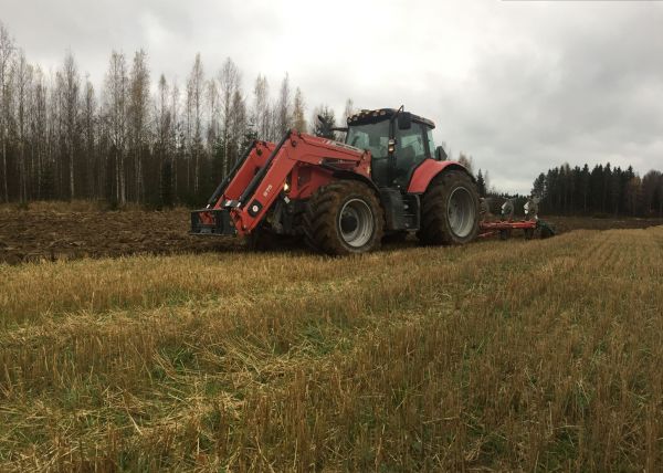 MF 7495 ja Kverneland
Joku kyntö kuva syksyltä
Avainsanat: MF 7495 Kverneland