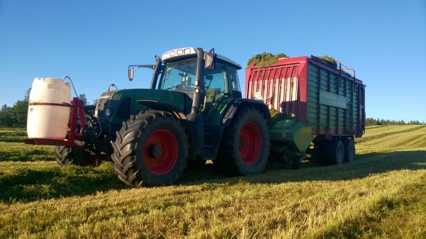 Kerustelua
Fendt 716 ja starutman mega vitesse II
