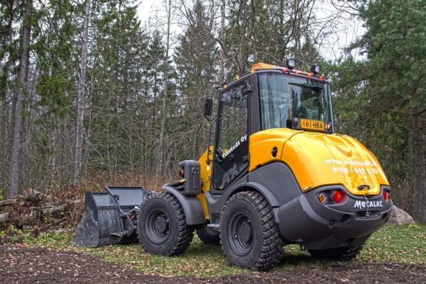 Mecalac AX850
Tämmönen vaihtu bobbarin tilalle ja tuli samontein laitettua taas valaistusasiat kuntoon.. Sisälle tuli myös pieniä muutoksia.
Avainsanat: mecalac ax 850