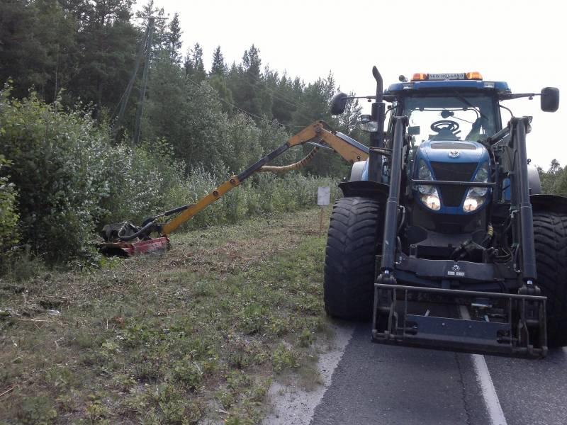 new holland t7030/bomford/ilsbon ketjumurskain
vesakon raivausta
