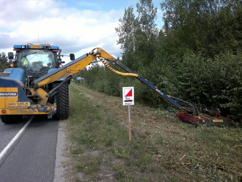 new holland t7030/bomford/ilsbon ketjumurskain
vesakon raivausta
