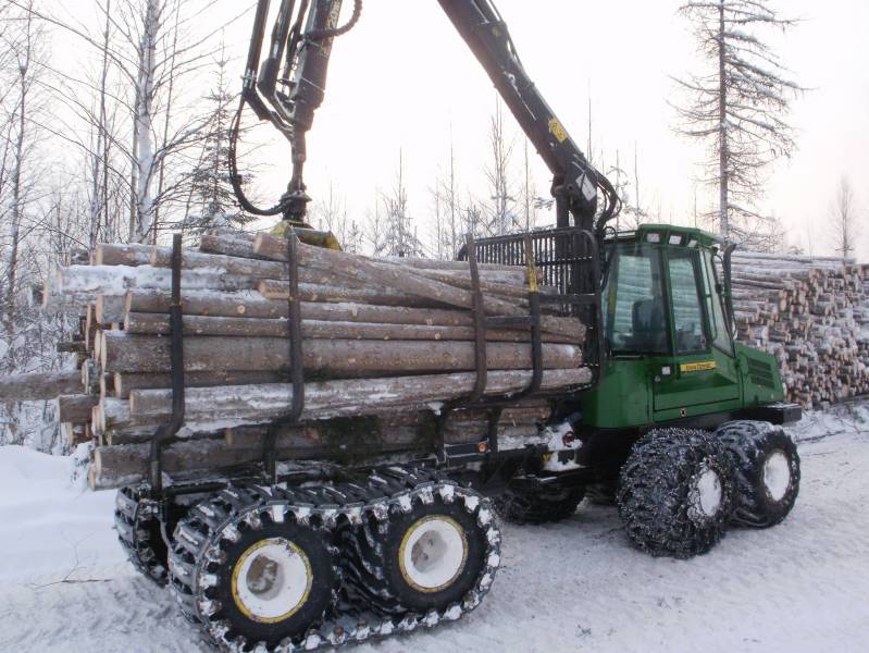 Timberjack 810
Kuitukuormaa ismekillä
Avainsanat: Timberjack