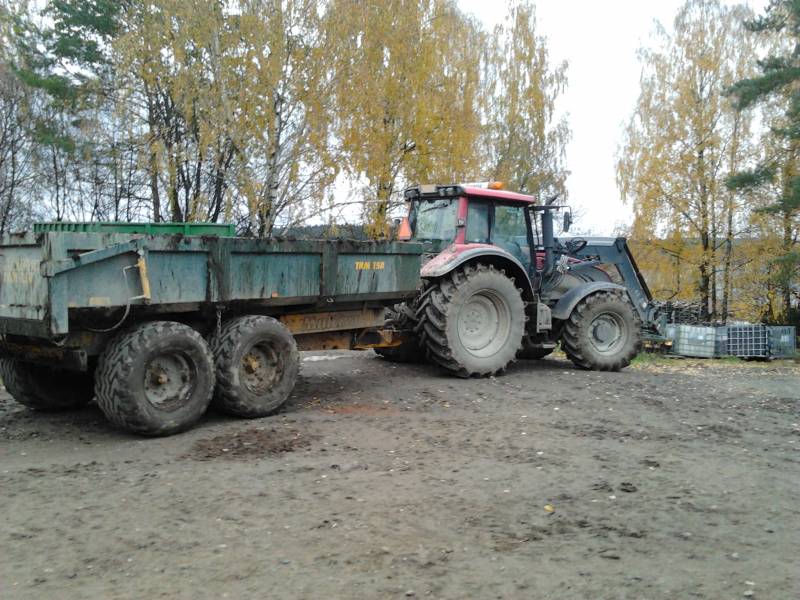 Valtra 182D ja Multiva trm 150HD
Kaakkiksen ajoo patteriin syksyllä.
