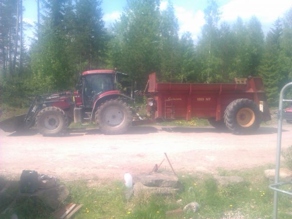 Lannanlevitys yksikkö valmiudessa töihin
Case ih mxu 125+samson 1009 mt
Avainsanat: case samson