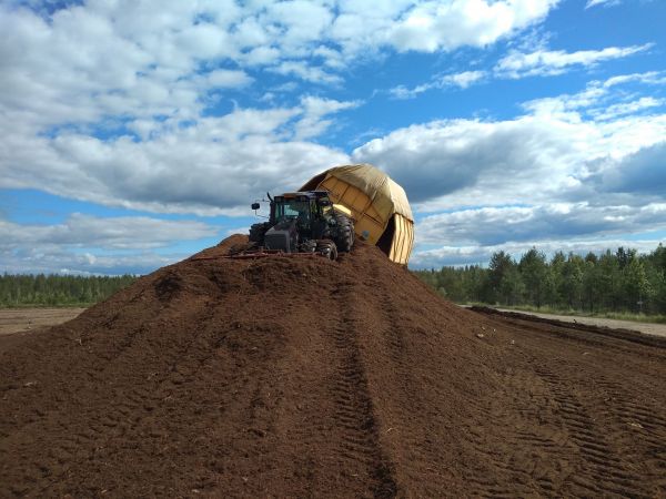 Keskivaikee jumi
Mekki auman kupeelle.
Avainsanat: 8550 valtra mekki auman vierelle