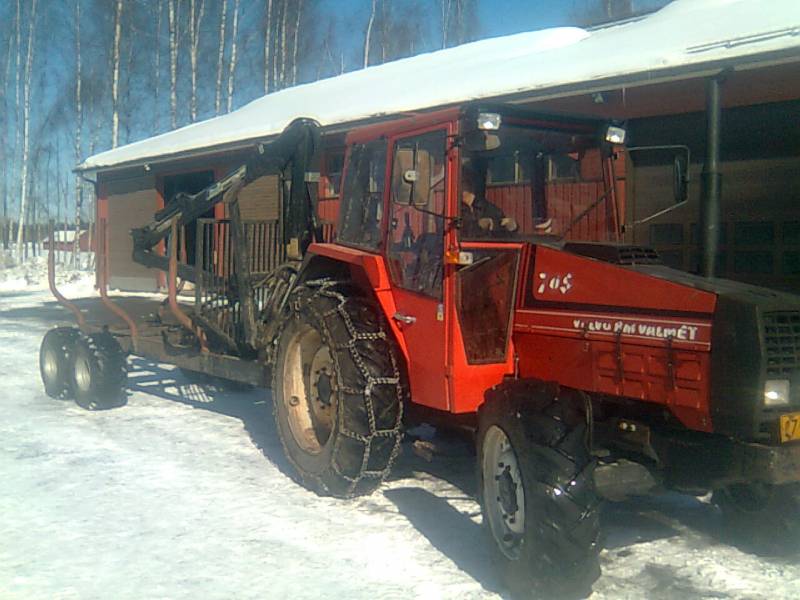 volvo bm valmet 705 + mettäkärry
koulun mettätraktori ja kärry
Avainsanat: volvo bm valmet 705 + mettäkärry