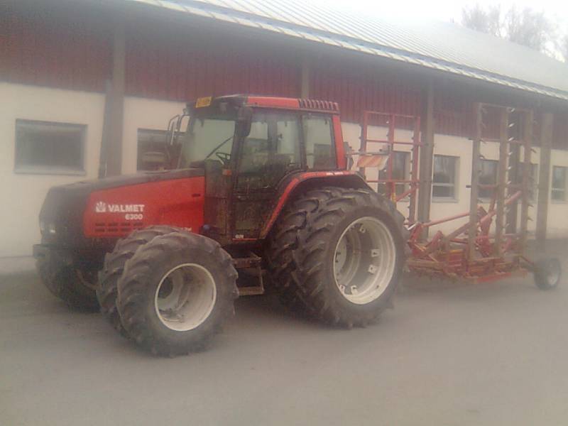 valtra valmet 6300 + potila 700
6300:nen ja seittämä metrine potila tasausäes
Avainsanat: valtra valmet 6300 + potila 700