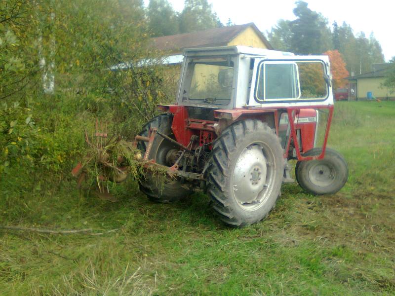 mf 565 ja heittopyöräkone
perunannostoa
Avainsanat: mf 565 ja heittopyöräkone