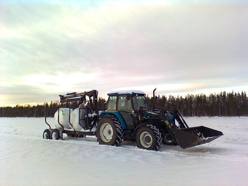 heinäpaalien hakua
6640 ja hakki
