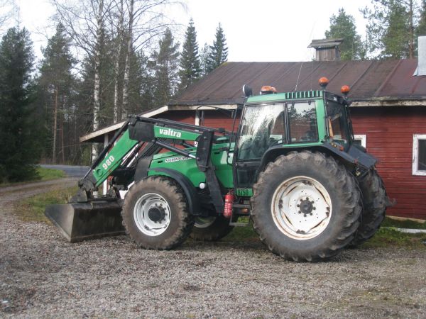 valtra 8750 
