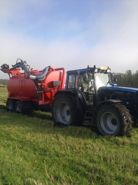 työharjottelu paikan 8150
Avainsanat: valtra valmet 8150