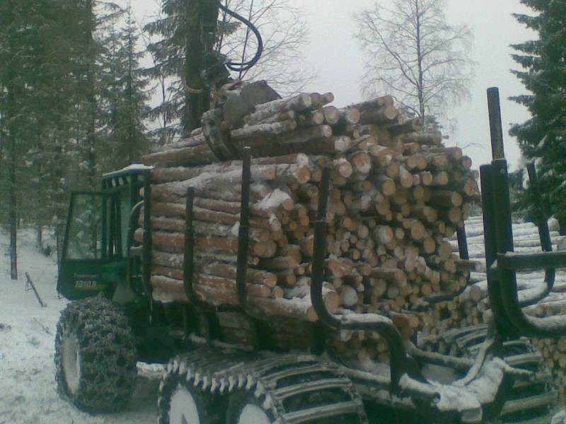 Kuitu kuorma
prkle ku ei mahtunu enempää timberi kyytii kuitua!
Koulun koneita.. opettaja sano vaan et sää et ainaka vajailla ajele.. Eka kuorma työmaalta..
