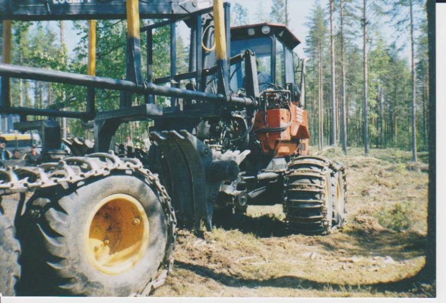 Ajokone+laikkuri
Taitaa olla 850 Kockumiin rakennettu laikkuri systeemi. Jossakin näyttelyssä tämän kuvasin. Ei ole sen jälkeen sattunut eteen.
Avainsanat: Laikkuri