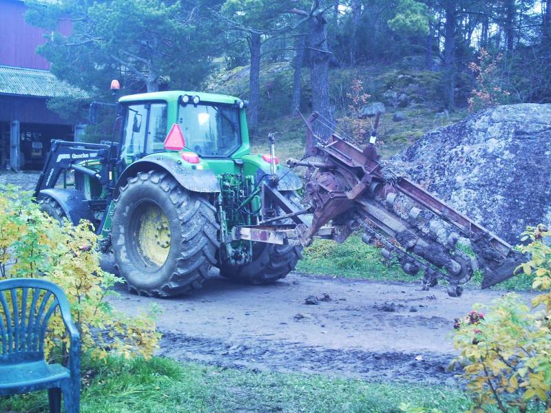 jontikka ja salaojakone
nyt on vähän parempilaatuinen kuva..juuri koepätkältä tultu ja kartaanin hienosäätöä enää vailla
Avainsanat: jontikka jd salaojakone john deere