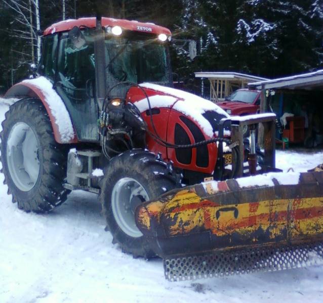 ex Zetor Forterra 10641 ja runkoaura
Viime talvena tuli vielä tällä tehtyä, mutta kun halutaan halvalla (talkoilla) ja isompaa konetta, niin myytiin pois.
Avainsanat: Zetor Forterra 10641 lumiaura 