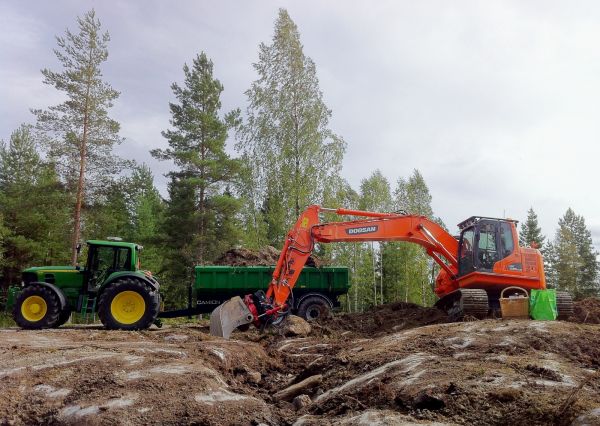 Maanajoa
Maanajoa; 6630 & Hyväkone + Doosan 235
.. ja muut kuvat löytyy: http://matson.1g.fi/kuvat/Maatalous/
Avainsanat: maanajoa 6630 hyväkone doosan 235