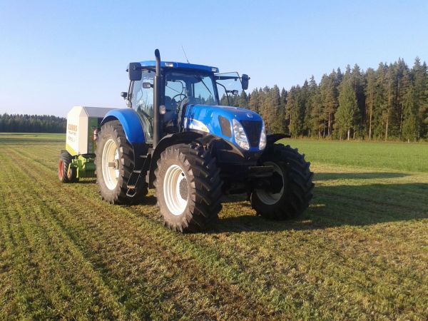 3. Sato
T7030 & claas rollant 255
