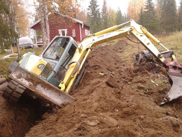 Yanmar 35B kellahti kaivantoon
Kaatuu niitä laivojaki...
Avainsanat: yanmar