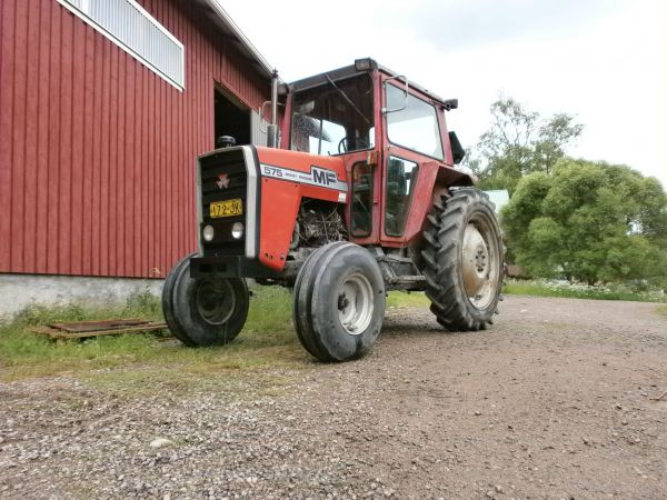 MF 575 uusin ostos
MF 575 vuosimalli 1982 kovalla lootalla ja tunteja tasan 6000.

Avainsanat: MF 575 1982