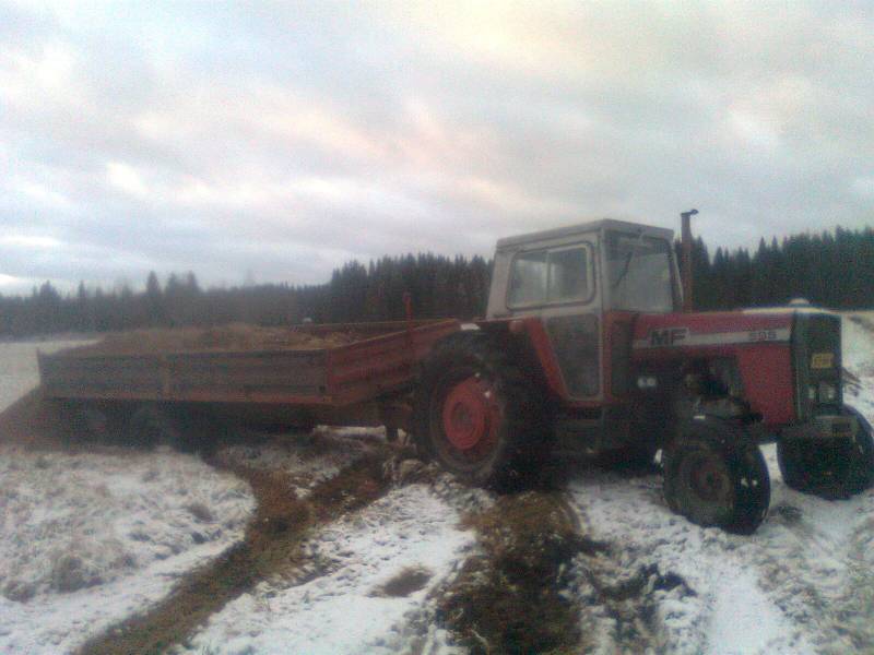 massey ferguson 595
Sinne uppos, ja ku takapotku nii eihä se siitä nouse.
Avainsanat: massey ferguson