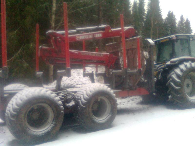 Massey Ferguson 6260
Ite tehyt mehtäkärryt peräsä. Ja jatkua taavetin lisäämiin kuviin :D
