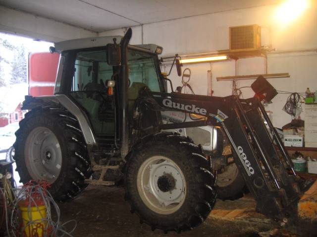 Massey Ferguson 6255 New York
Tuo on siis 2001 vuojen juhlamalli.
