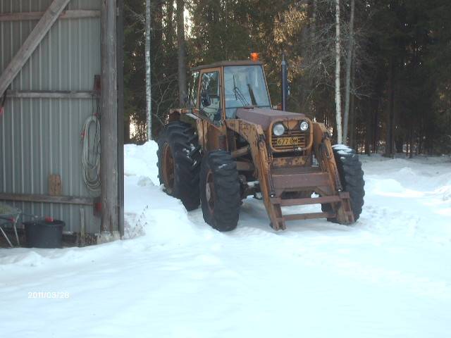 Valmet 1102
vanha salaojakonee pääsi viettään eläkepäiviä!=)
